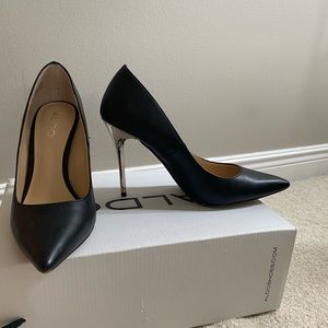 Aldo black leather pump